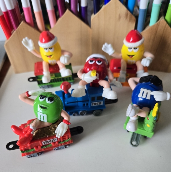 M&M Train Christmas Set 2005 5pc Collectible Plastic Gift Holiday Red Green Mars - Picture 13 of 15
